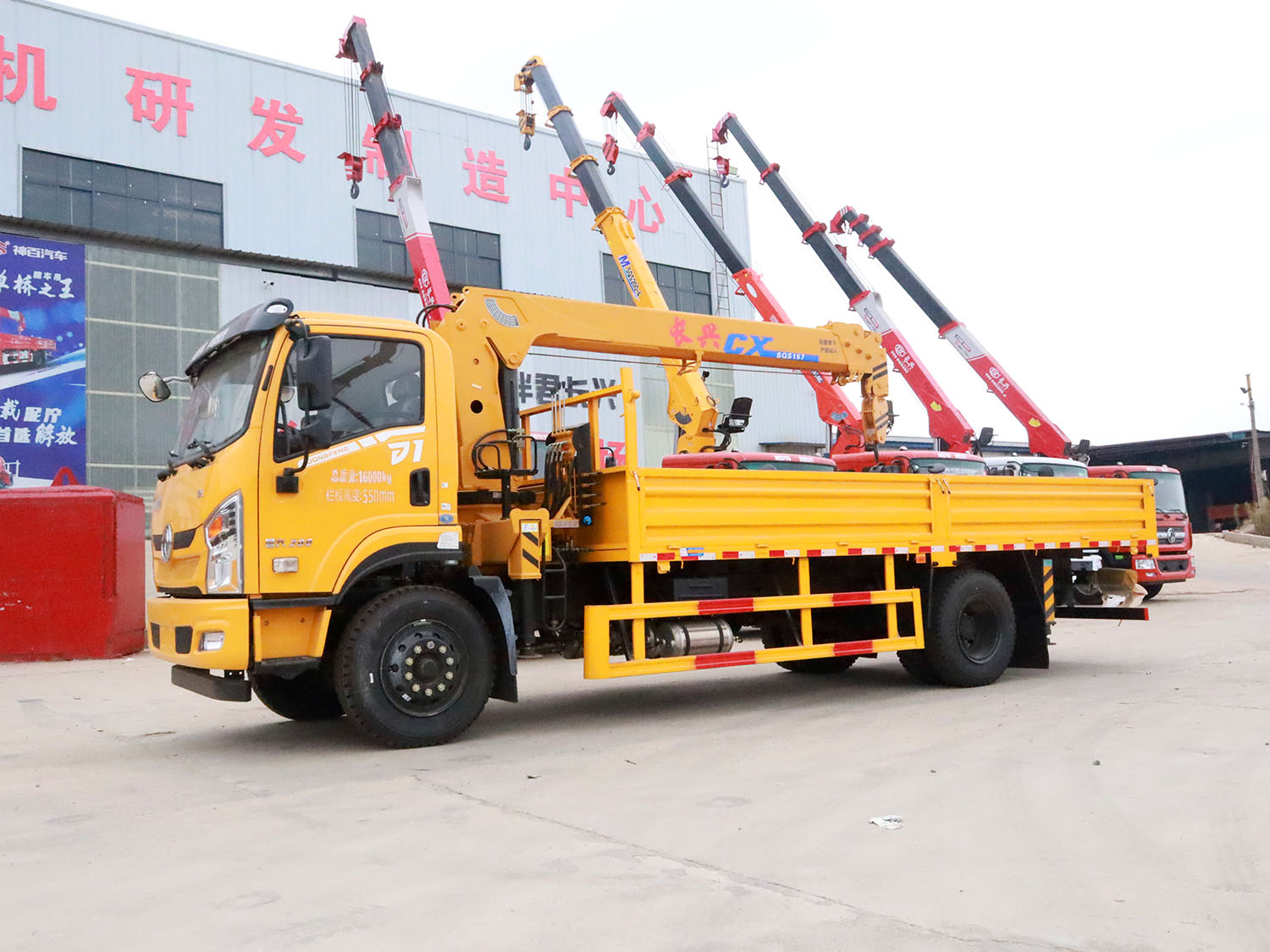 東風(fēng)暢行D1單排上裝長(zhǎng)興6.3噸直臂式吊機(jī)