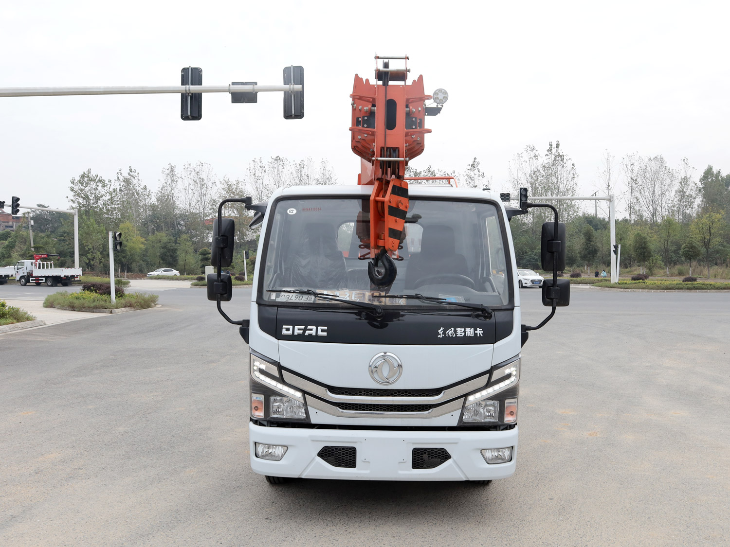 東風(fēng)多利卡D5單排5噸藍牌汽車吊
