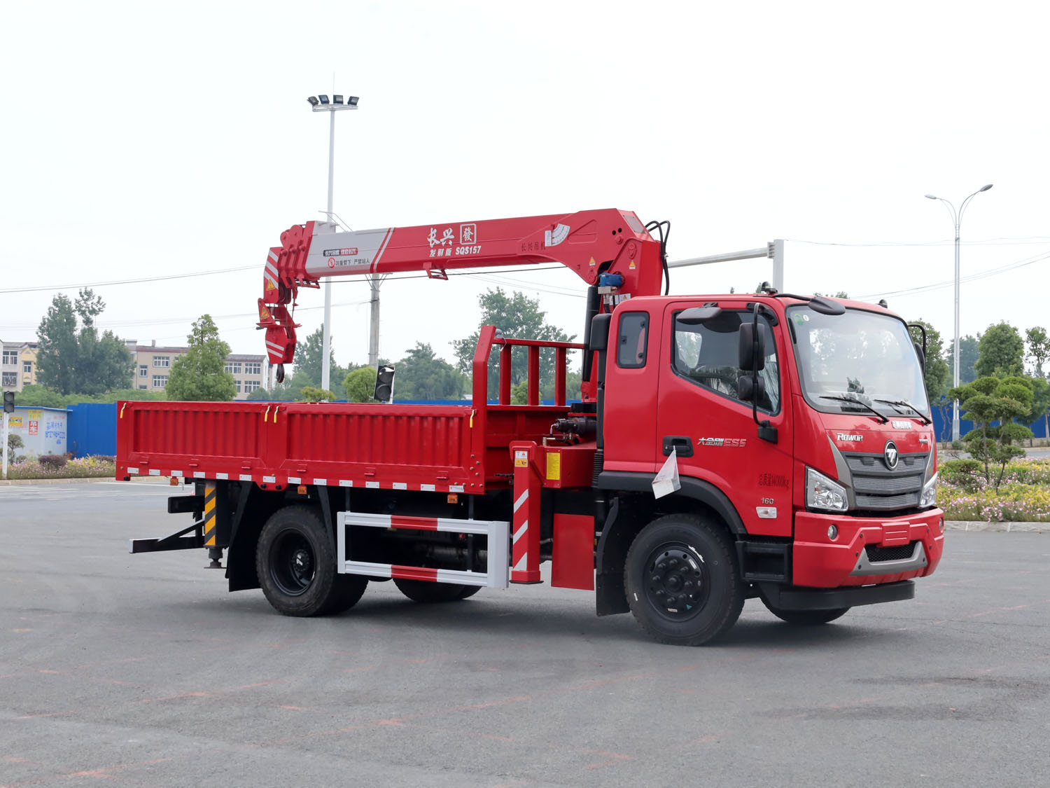 福田瑞沃排半上裝長興發財版6.3噸直臂式吊機