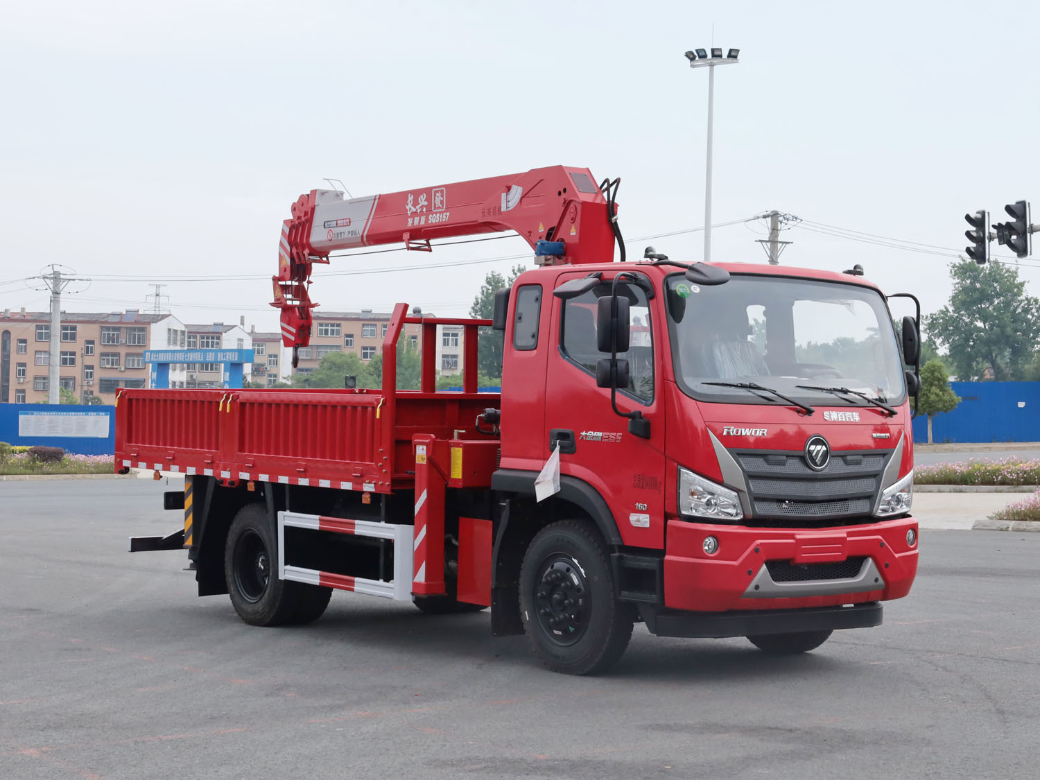福田瑞沃排半上裝長興發財版6.3噸直臂式吊機