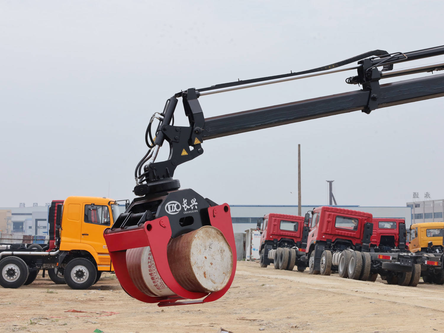 東風(fēng)D912排半上裝長興6.3噸折臂式吊機（帶夾木器）