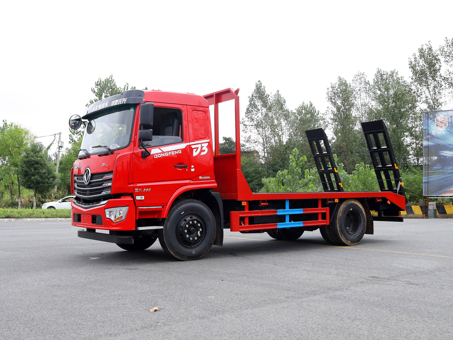 東風(fēng)專底D3排半平板運(yùn)輸車