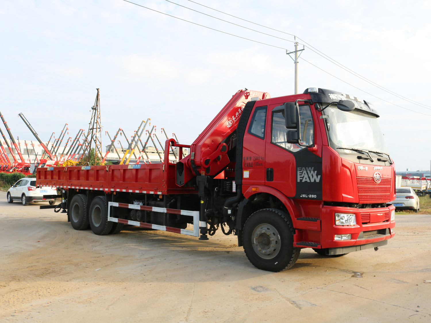 解放J6L后雙橋上裝長興20噸折臂式吊機(jī)